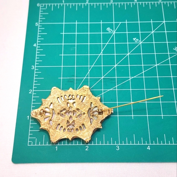 Vintage Mother of Pearl Iridescent Oval Brooch with Pearl Accents - Picture 7 of 10